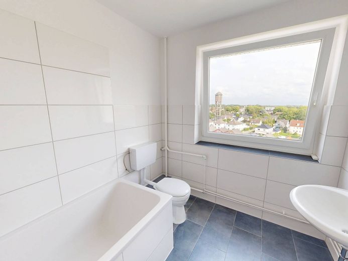 Appartement moderne de 3 pièces avec BALCON et beaucoup de lumière naturelle – Ansicht I: Bad