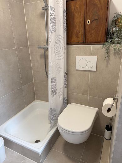 Schöne Ferienwohnung / Eigentumswohnung am Pönitzer See (Nähe Scharbeutz) – Duschbad 2 