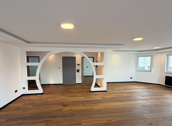 Przytulne mieszkanie z balkonem i tarasem w Troisdorf – Wohnzimmer