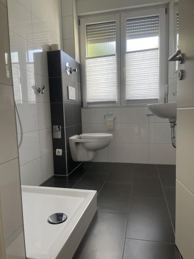 TGL-Bad mit Dusche