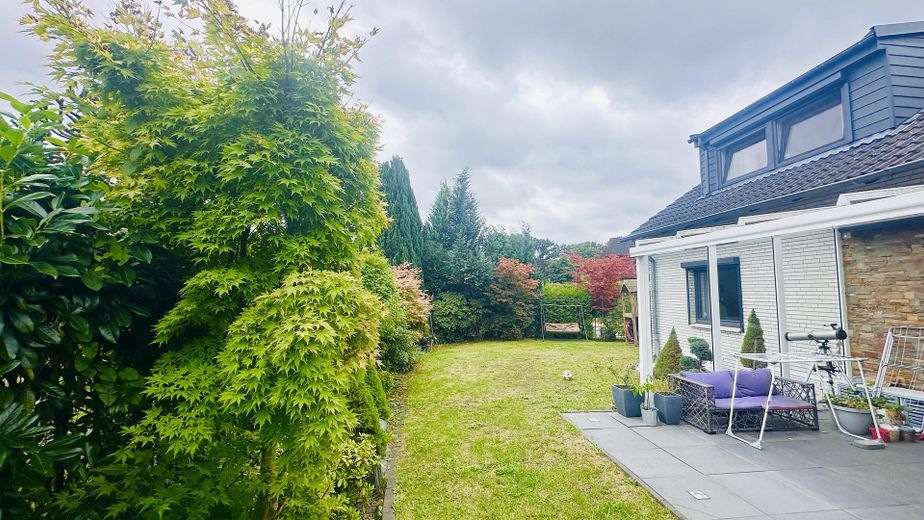 Casa unifamiliare modernizzata con 187 m² di superficie abitabile, 6 locali, garage e giardino, senza intermediario – Garten Terrasse
