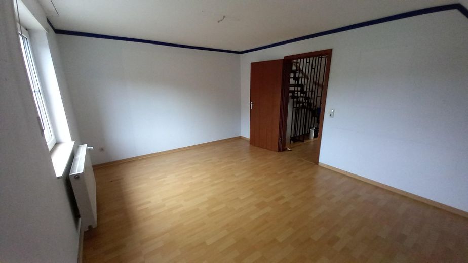 Doppelhaushälfte im Zentrum von Frechen mit Garage und Garten – Raum Straßenseite 1.OG