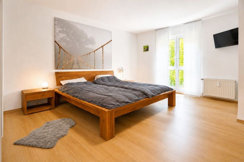 Süße Maisonette, eigener Eingang, mit Gärtchen und 2 Stellplätzen – Hauptschlafraum UG