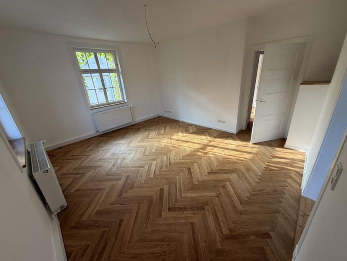 Esclusivo appartamento d’epoca di 146 m² completamente ristrutturato in posizione privilegiata a Göppingen–elegante, moderno, unico – Zimmer 5 - Wohnzimmer