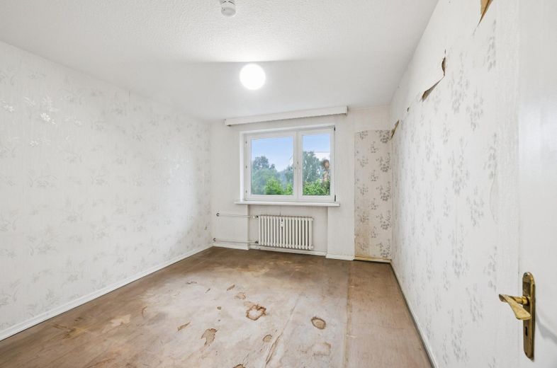 Renovierungsbedürftige 3-Zimmer-Wohnung aus Nachlass zu verkaufen – Schlafzimmer 2