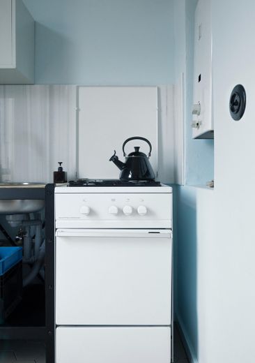 Interbau 1957 en el barrio Hansaviertel: 49,5 m² llenos de luz en la 3.ª planta | sin comisión – Küche