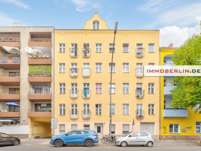 IMMOBERLIN.DE - شقة ساحرة في مبنى قديم مع شرفة تطل على المساحات الخضراء – الصورة 1