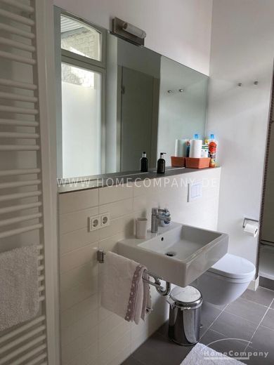 Charmantes Möbliertes Apartment in Köln-Altstadt! – ab5c2c9e731c0f28c1af975995fb75aac465e805.jpg