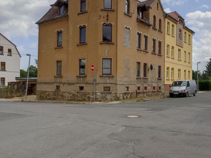 +++ MFH in Lichtentanne , 314m² WF, stark renovierungsbedürftig +++ – Foto 1