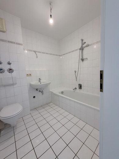 2-Zimmer Terrassenwohnung zu vermieten – Bad