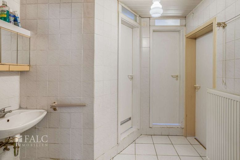 Raum für Ideen - Ihr Haus mit Potenzial – Bad Vorraum OG