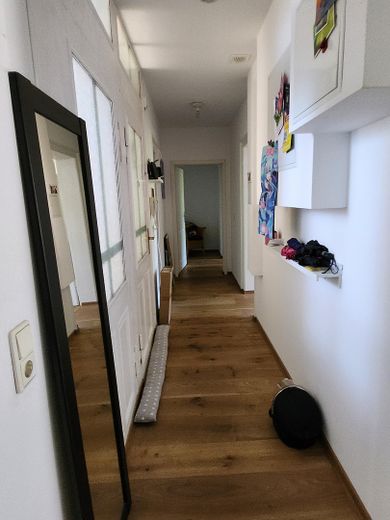 Light-filled old building apartment (5 rooms) by the city park - 4 spacious bedrooms and separate living room – Diele Richtung Zi 3