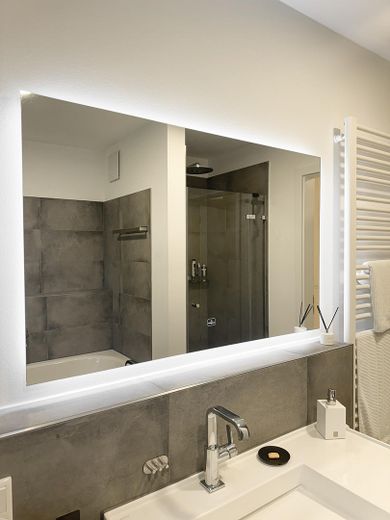 Exklusive 3-Zimmer-Wohnung in Fürth-Burgfarrnbach – hochwertige Küche, Balkon, Aufzug & TG – Bad 6