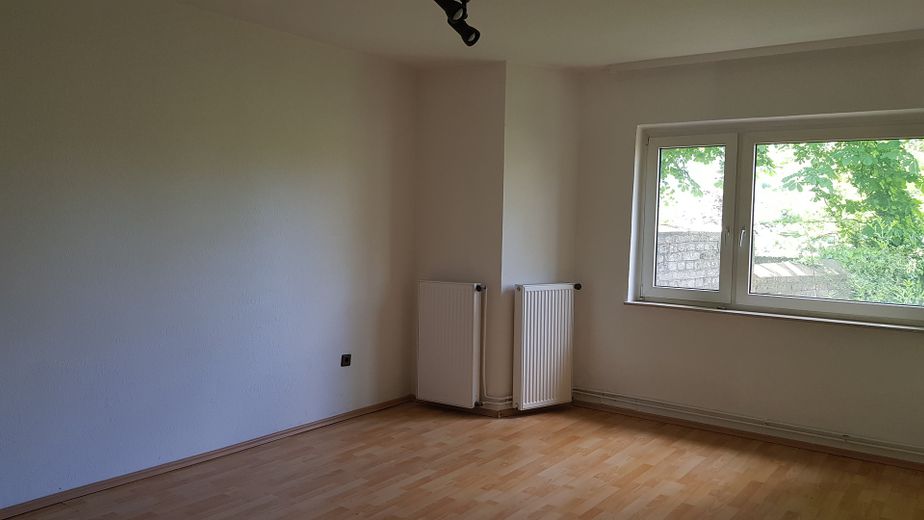 Nähe Barmenia und Uni, Apartment mit Einbauküche und Gartennutzung – Wohnraum