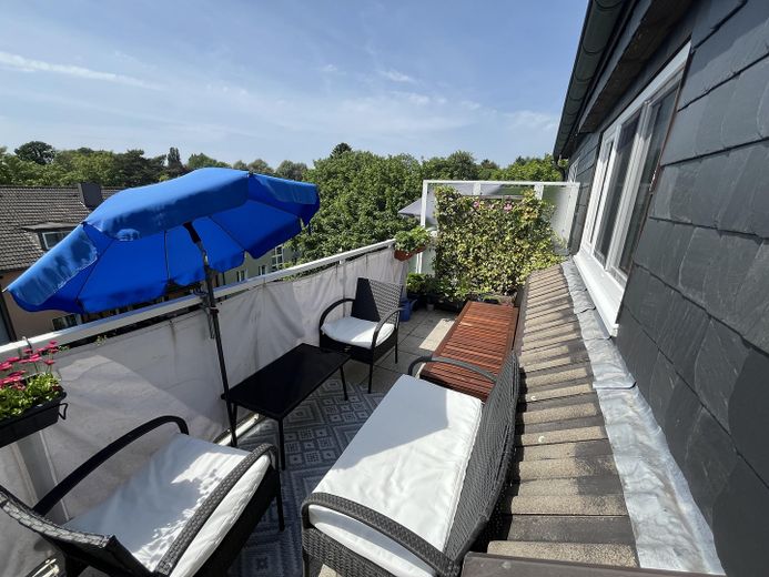 2.5-room attic apartment with large balcony & view of the greenery in Bochum-Harpen – Balkon