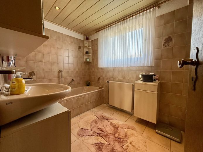 Menden: Vermietete Eigentumswohnung mit Balkon und Stellplatz - Optimal für Kapitalanleger! – Bad