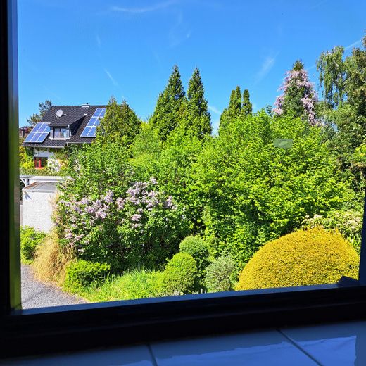 Andere Häuser weit entfernt