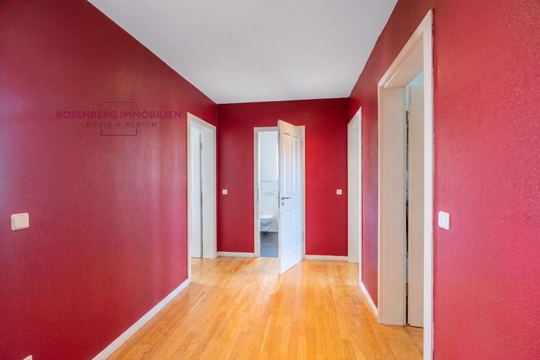 Denkmalgeschützte 3-Zimmer-Eigentumswohnung mit Balkon und Aufzug - Provisionsfrei! – Immobilie verkaufen in Leipzig_ 3-Raumwohnung_Rosenberg Immobilien Leipzig_Flur
