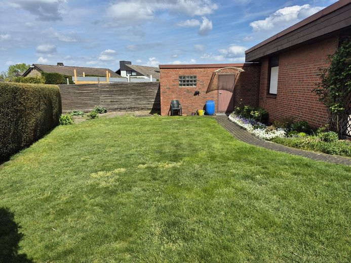 Gepflegter Bungalow mit Einliegerwohnung auf Erbpacht-Grundstück in Alt-Marl ohne Maklergebühren – Garten, Eingang zur Garage