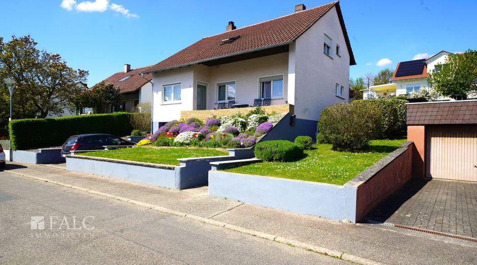 Idylle &amp; Raum vereint: Ein- bis Zweifamilienhaus in perfekter Lage in Gemmingen - FALC Immobilien – Tolles Ein-/2-Familienhaus