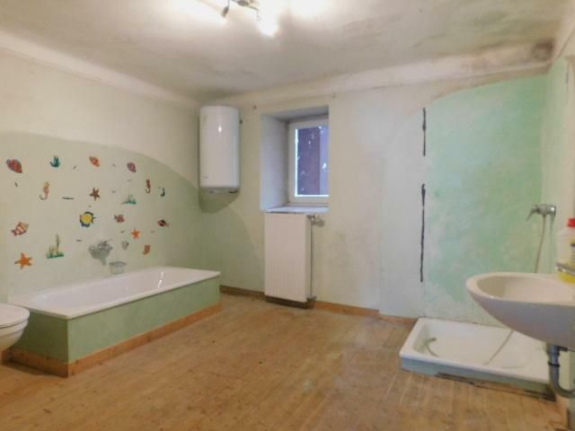 Mehring a.d. Mosel - Handwerker aufgepasst - zentral gelegenes Doppelhaus/Reiheneckhaus mit Ausbaupotential – SB8 Badezimmer