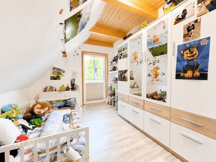 ***Großzügiges Einfamilienhaus mit Außenfachwerk und traumhaftem Garten*** – Kinderzimmer 1