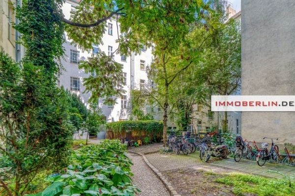 IMMOBERLIN.DE - Charming Period Apartment in a Popular Location near Boxhagener Platz / Neighborhood