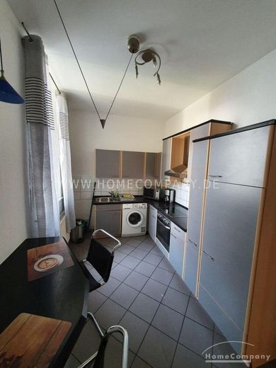 Sehr schöne 3 Zi.-Whg., möbliert. Mit gr. Dachterrasse zur Gemeinschaftsnutzung. – 19027a32d992c18cd51016bfcf81e012cad2f94f.jpg