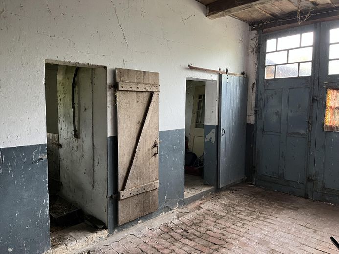 Casa unifamiliare / ex azienda agricola con grande terreno in posizione tranquilla – Foto 15