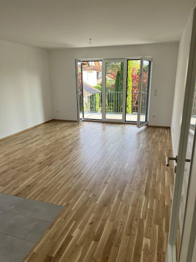 Abitare sentendosi bene: moderno appartamento di 3 locali con balcone – Wohnen/Essen