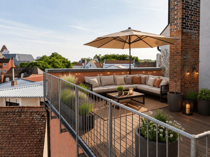 Splendido appartamento di 2 locali con cucina componibile e terrazza sul tetto nel centro storico! – Foto 1