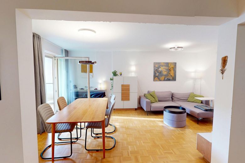 Céntrica y tranquila en Schwabing: Bonito apartamento con 2 balcones, ascensor y cerca del Englischer Garten – Wohnbereich
