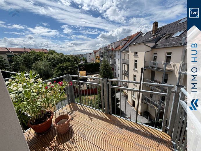 ++ Ein Zuhause mit Charakter: Helle Etagenwohnung mit Erker in Leipzig-Schönefeld ++ – 3877179-DSDvnLDGDPNuXTaQ7fc7H2px-Balkon.jpg
