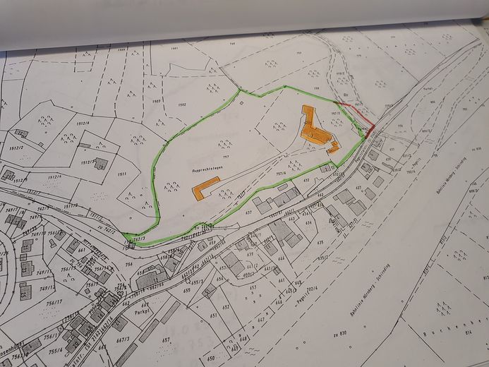 Grande proprietà con tre edifici in posizione privilegiata su un terreno boschivo di 33.600 m² – Foto 28