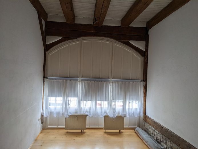 Charmante 2 Zimmer Wohnung – 002-Wohnzimmer
