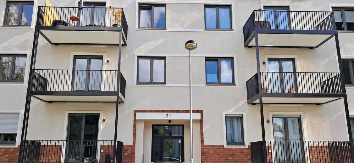 Moderne, helle 2-Zimmer Neubauwohnung mit Balkon – Aussenansicht