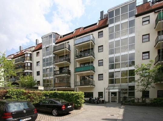 Appartamento di design completamente arredato di 1 stanza con balcone a Fürth – Ansicht Innenhof