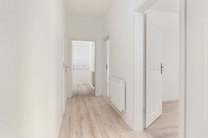 Moderne 2-Zimmer Wohnung im kernsanierten Mehrfamilienhaus – Flur