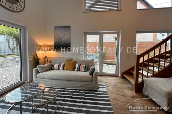 NEUBAU
 Helle und luftdurchflutete  Maisonette Wohnung mit Terrasse