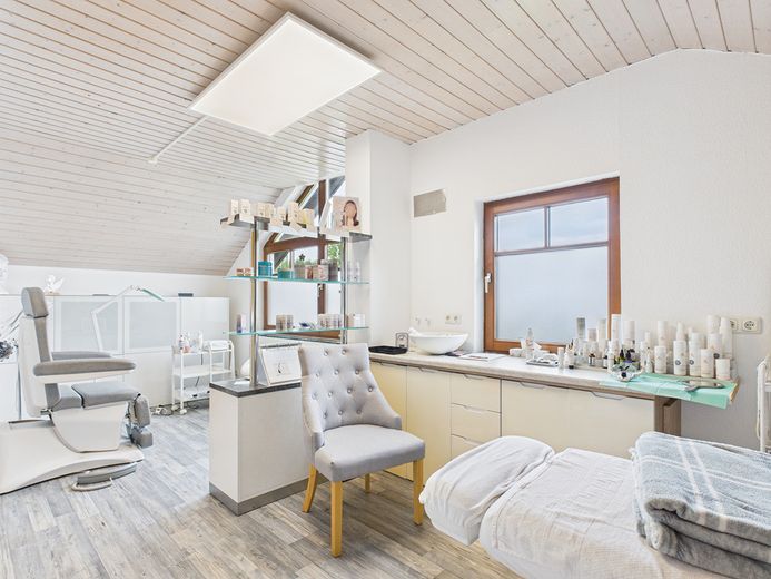 Helle Doppelhaushälfte mit Wintergarten und Einliegerwohnung in familienfreundlicher Lage – Foto 15