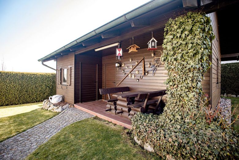 Charmantes Einfamilienhaus mit Garten und drei Garagen in Roding-Wetterfeld – Foto 1