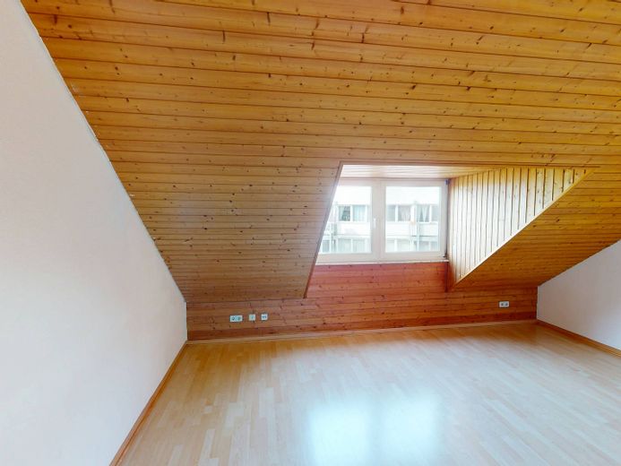 Tolle 2-Zi.-Maisonettewohnung mit BALKON und Wannenbad – Ansicht II: Schlafzimmer