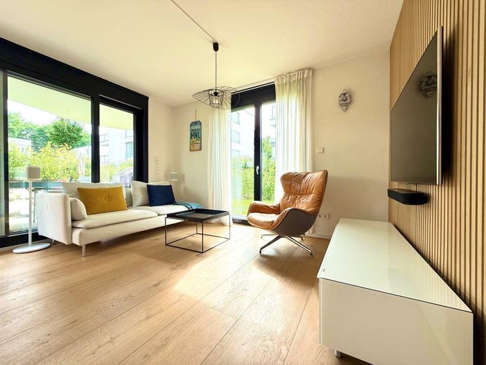 Seltene EG‑Wohnung mit großem Garten (180 m²) – perfekte Hausalternative – Wohnzimmer