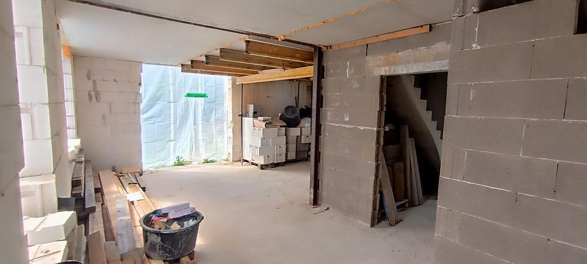 Haus Rohbau Neubau mit Baugenehmigung, Mietkauf möglich – Küchenbereich zum Wohnbereich