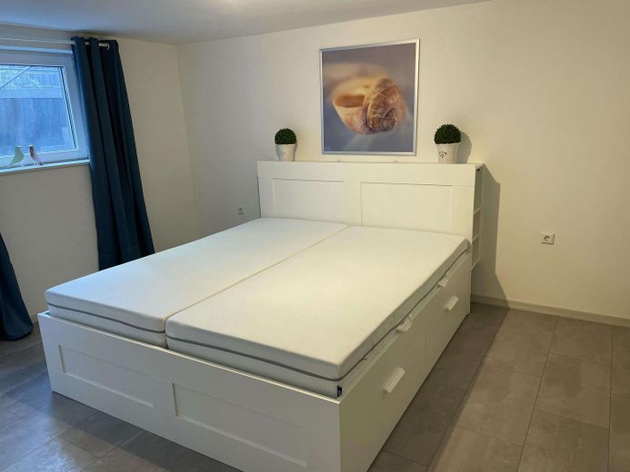 Neuwertige möblierte 2-Zimmerwohnung im Souterrain nahe SAP/Heidelberg – Schlafzimmer