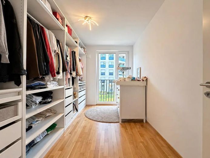 Neuwertige 3-Zimmer-Wohnung mit Balkon, zwei Bädern & TG-Stellplatz – Kinderzimmer / Büro