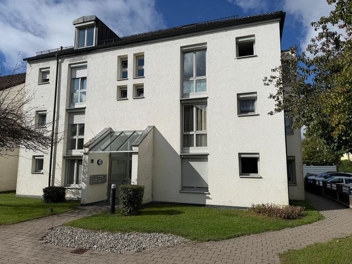 3-Zi-Gartenwohnung mit Terrasse und TG – ab sofort frei – Hausansicht
