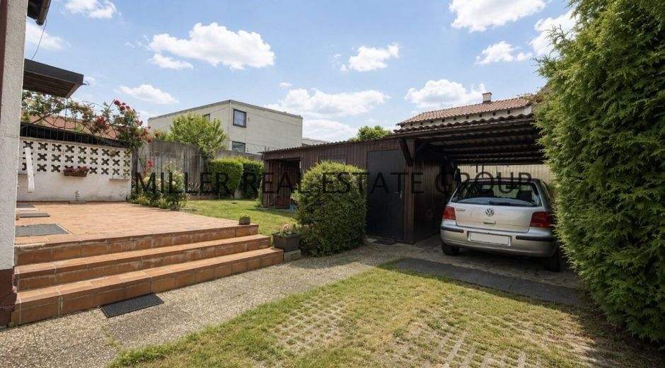 Zwei Häuser auf einem Grundstück in Ingolstadt - mit Garten &amp; Entwicklungspotenzial! – Terrasse - Gartenbereich Haus II