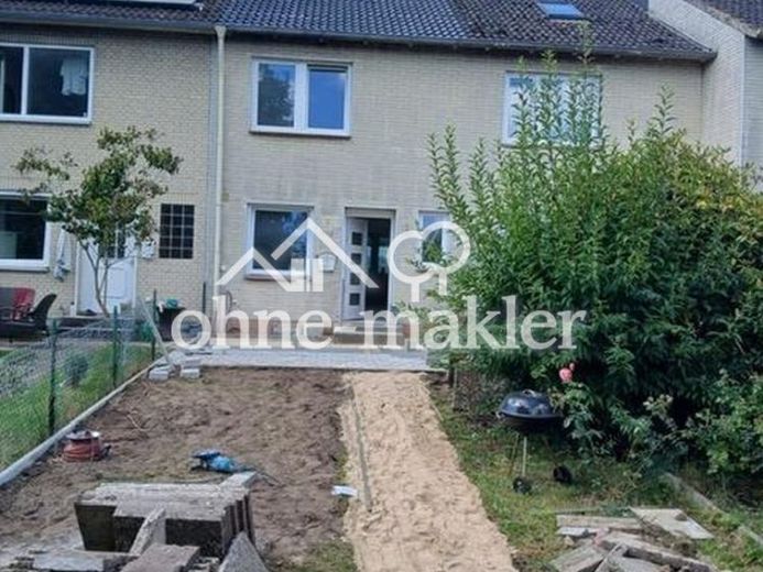 Norderstedt casa a schiera centrale ca. 100 mq di superficie abitabile, 240 mq di terreno. 4 locali, cucina componibile, 2 bagni, cantina – Foto 1
