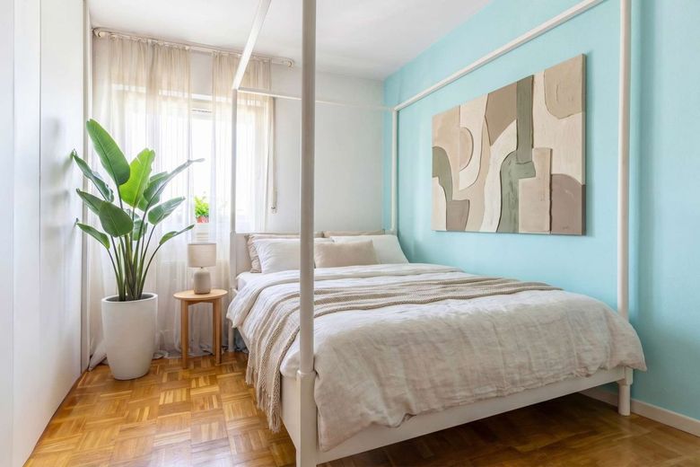 Charmante 2-Zimmer-Wohnung in Frankfurt-Bornheim - 5. Obergeschoss, Aufzug, Balkon &amp; Ausblick – Visualisierung - Schlafzimmer
